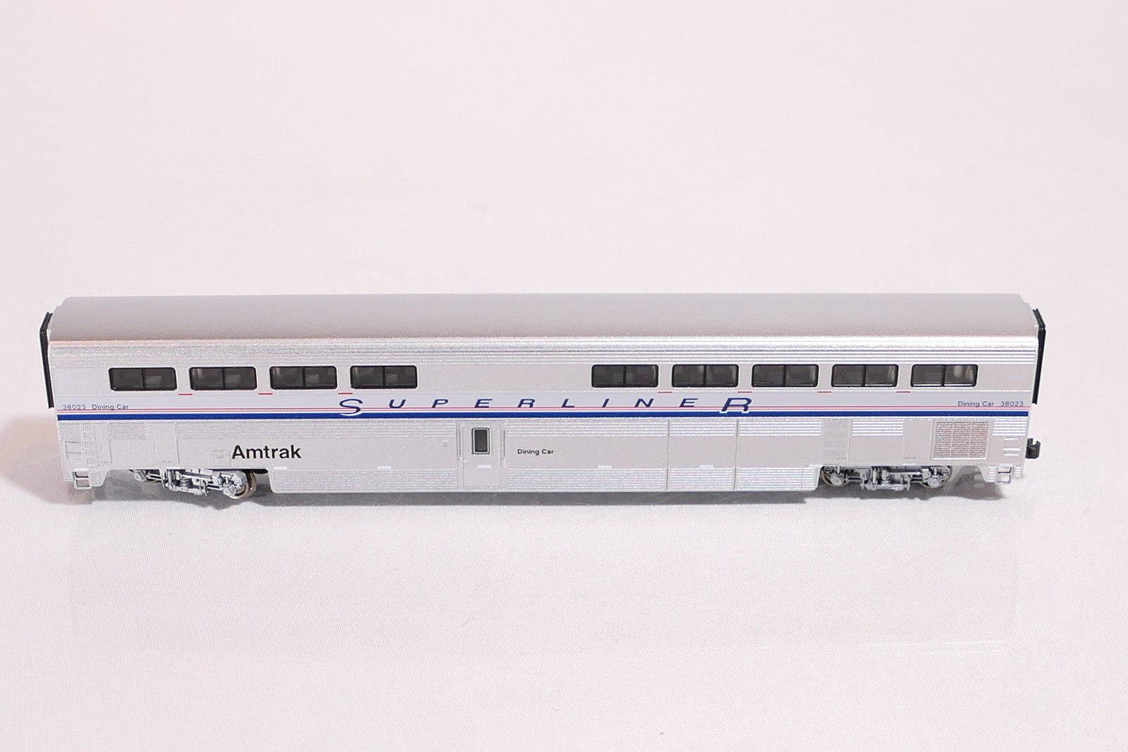 Kato 106-3504 N Scale Amtrak Superliner Passenger Car Phase IV Set A (4 Car Set)1