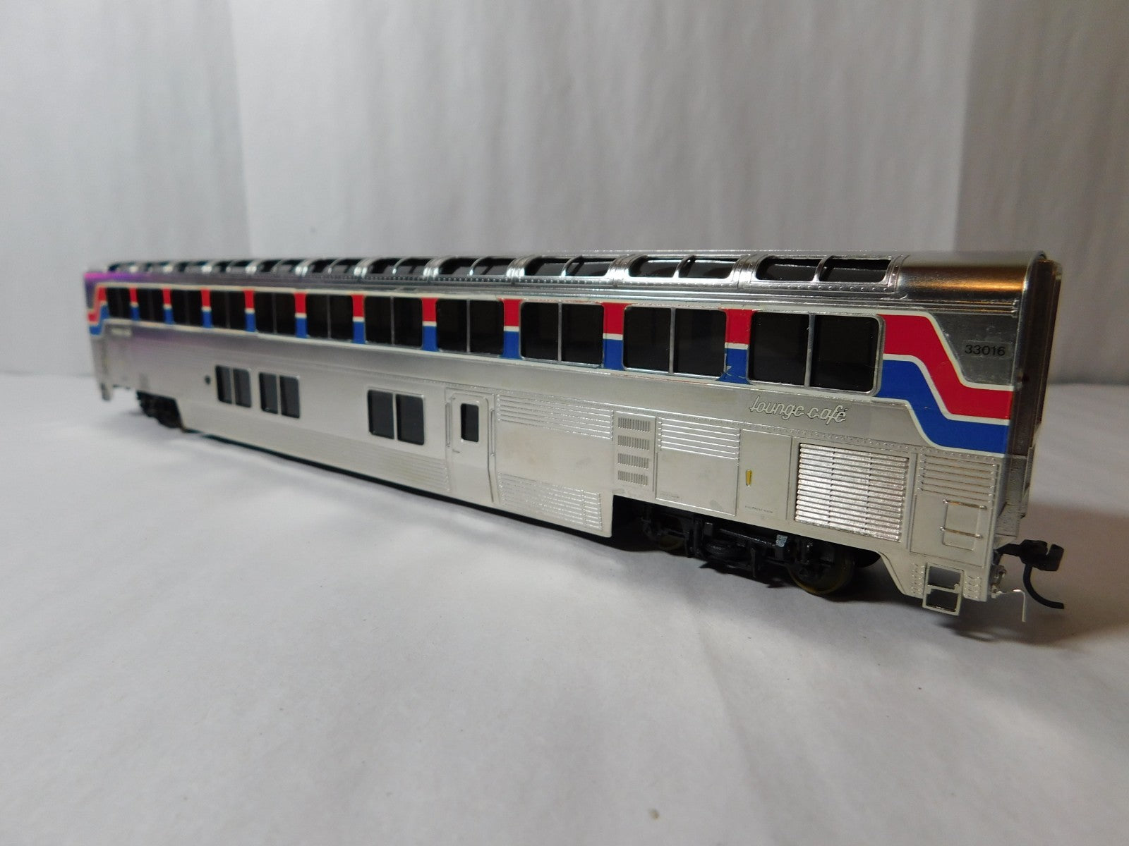 PFM Samhongsa HO Scale Amtrak Superliner, Lounge Cafe #33016 BRASS4