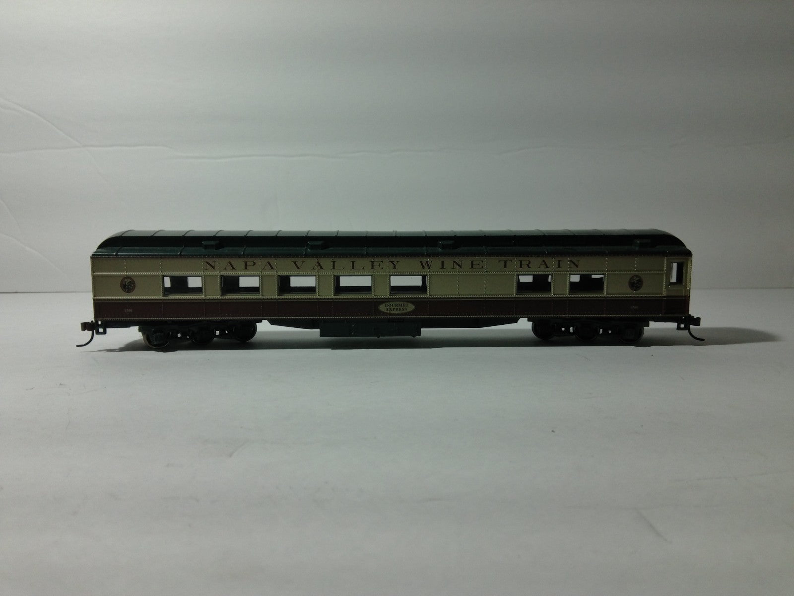 Athearn 85103 HO Scale Napa Valley RR Diner Car Gourmet Express #11000