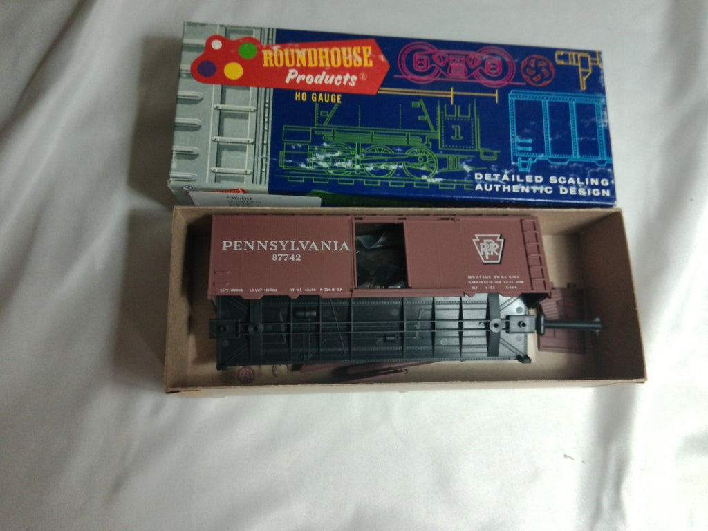 Roundhouse 87742 - HO Scale Pennsylvania 40' Boxcar Unbuilt Kit Box #10421