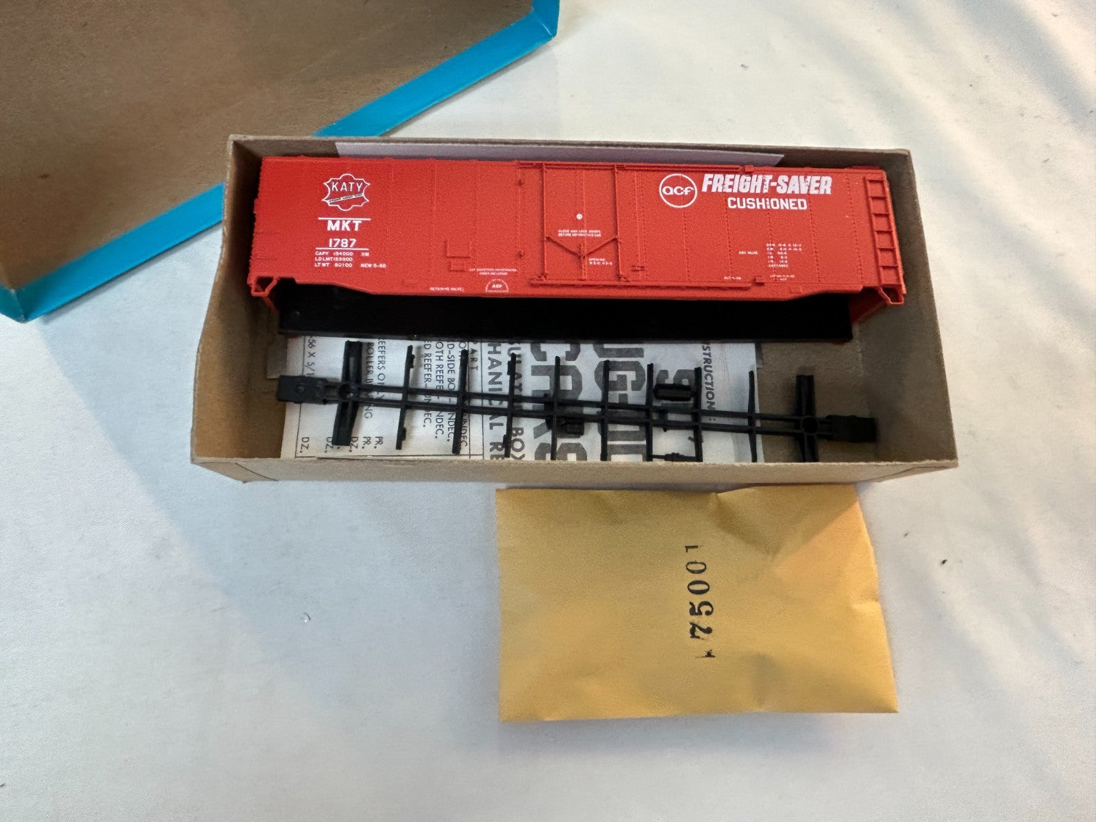 Athearn 1324 HO Scale 50' Boxcar, Freight-Saver MKT #17870