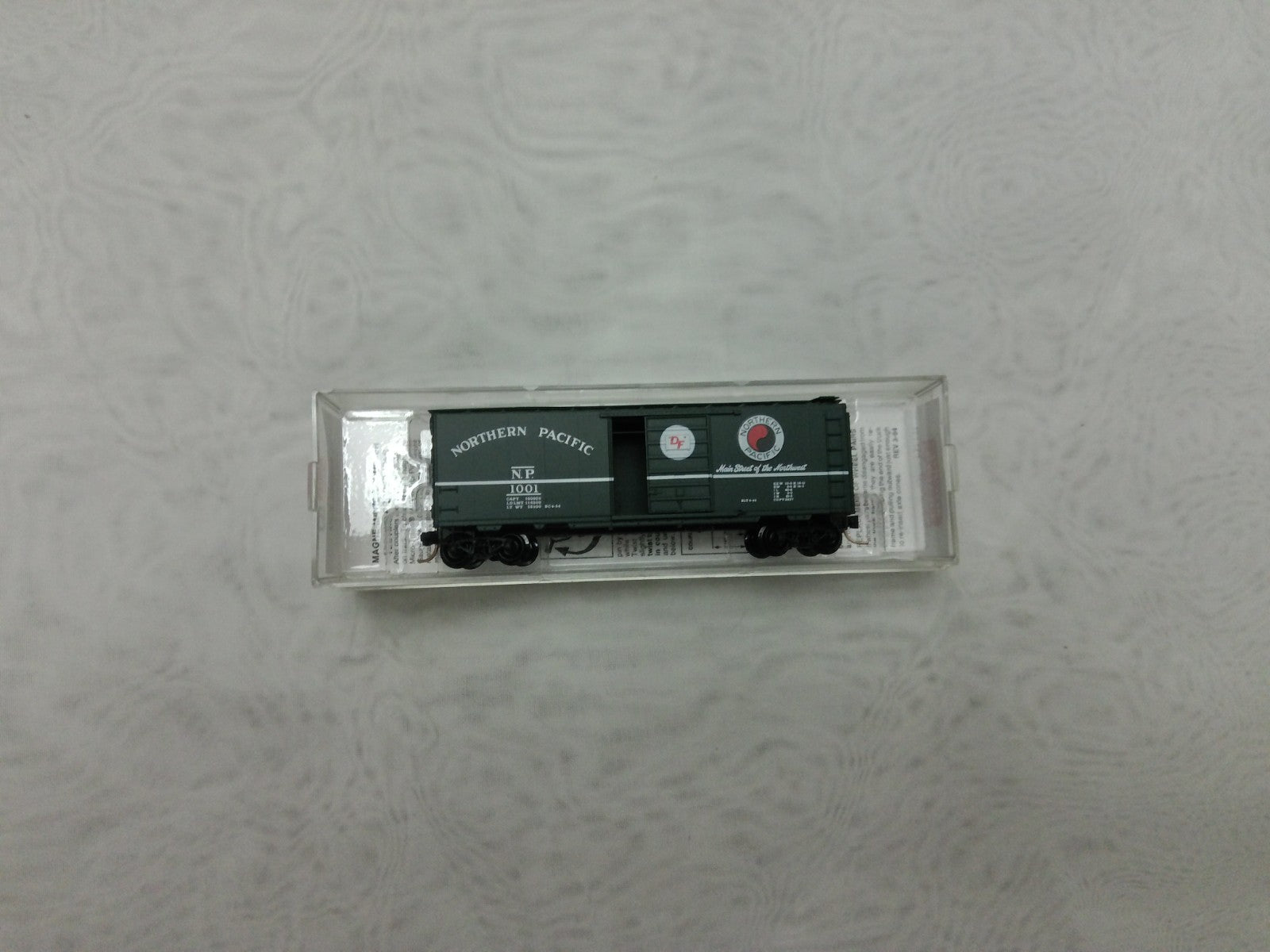 Micro Trains 20236 N Scale Box Car Northern Pacific 1