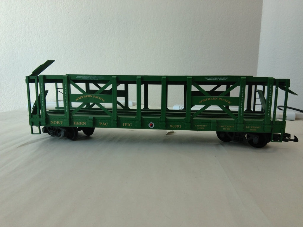 USA Trains R17231 G Scale Auto Carrier Northern Pacific0