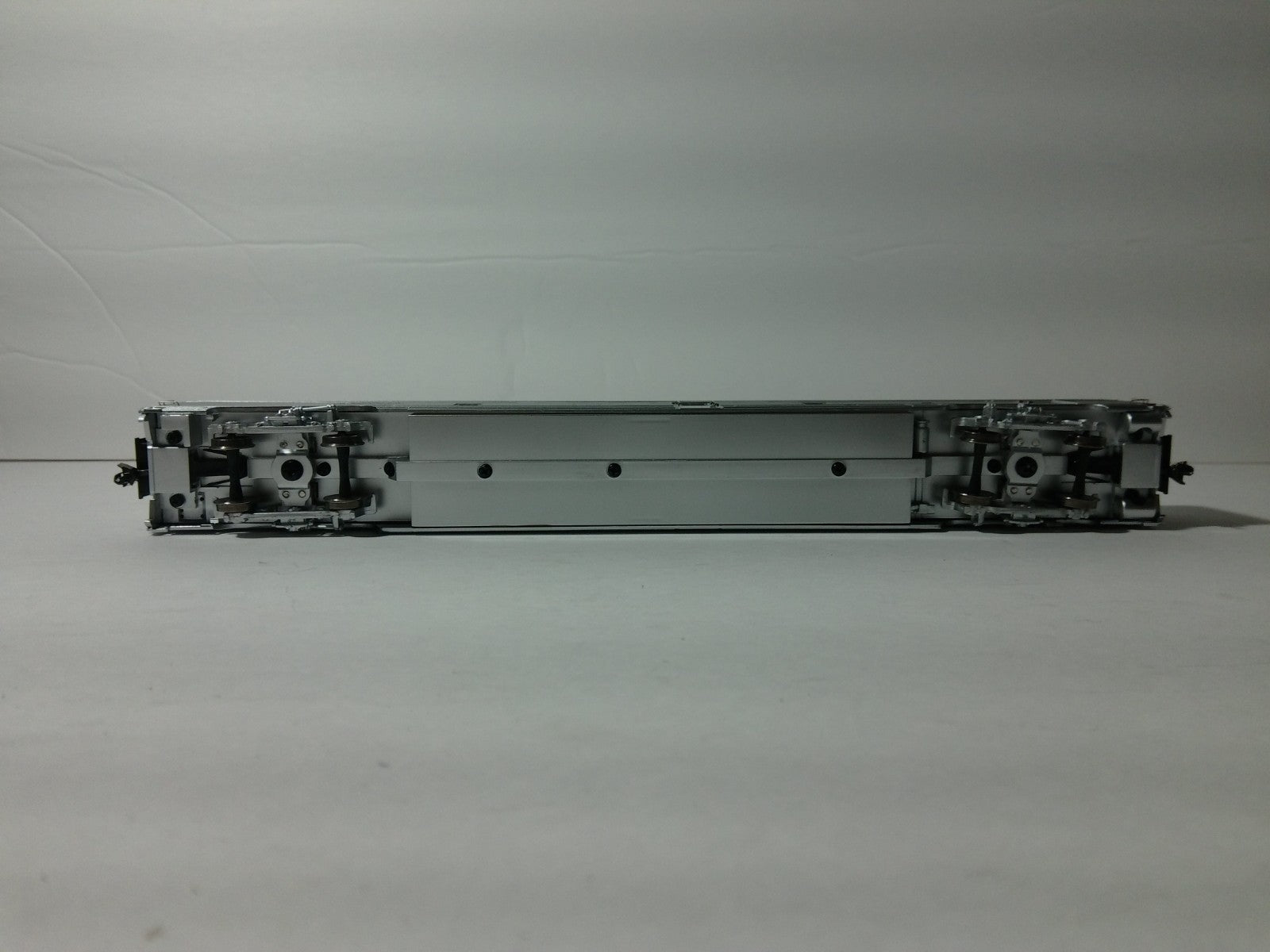 Walthers 920-9602 HO Scale 85' Budd 68-Seat Step-Down Coach Santa Fe7