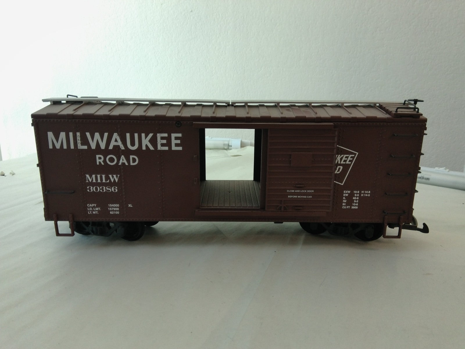 USA Trains R19106D G Scale Steel Box Car Milwaukee Road #303861