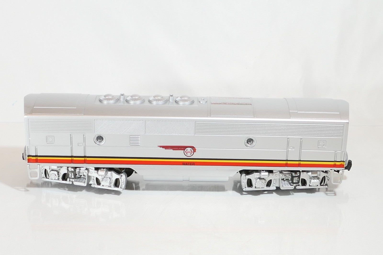 Lionel 18115 - O Nonpowered Locomotive Santa Fe F-3 B Unit4