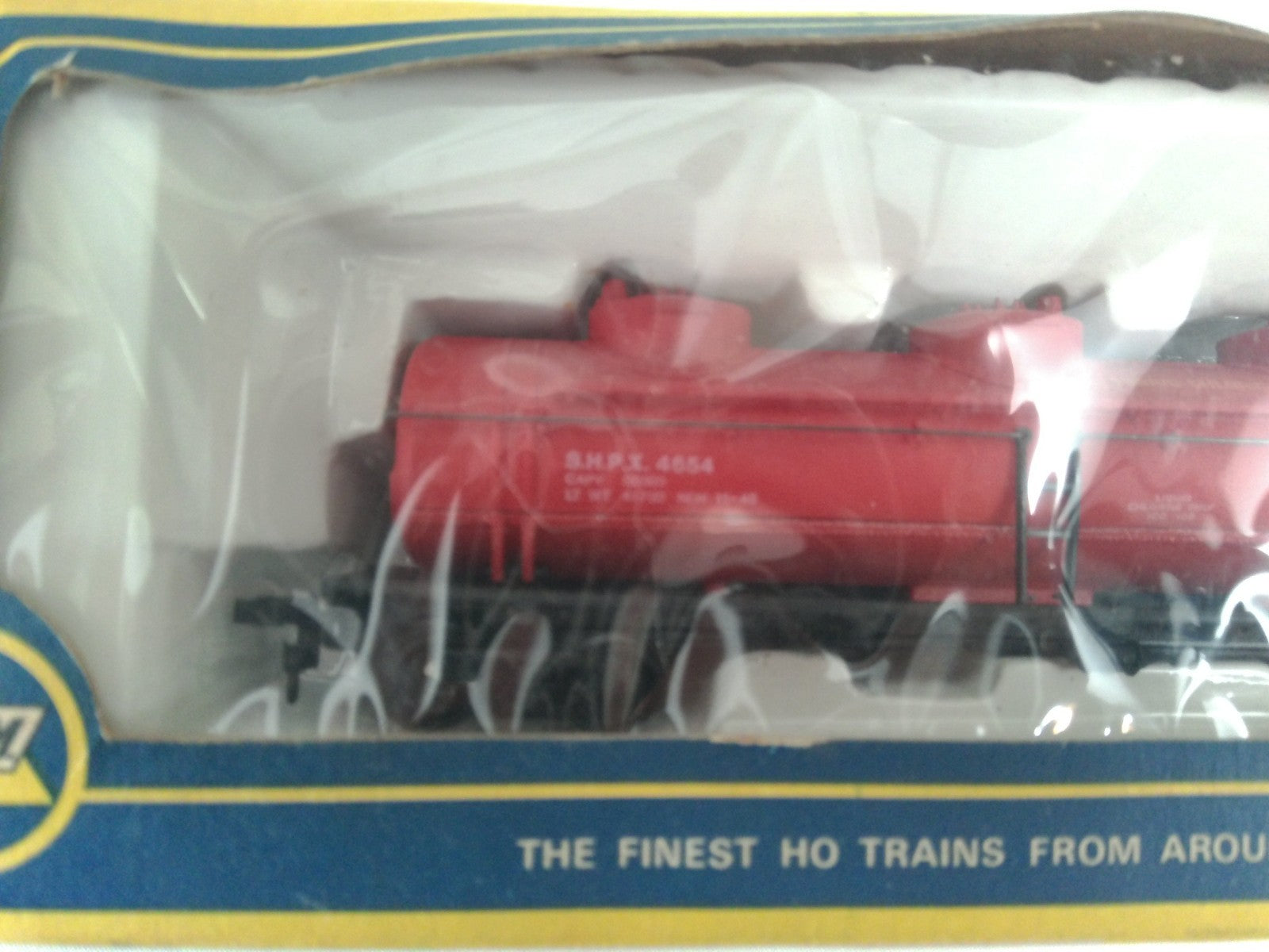 AHM 5480-11 - HO Scale 3-Dome Tank Car Pennsalt SHPX 46542