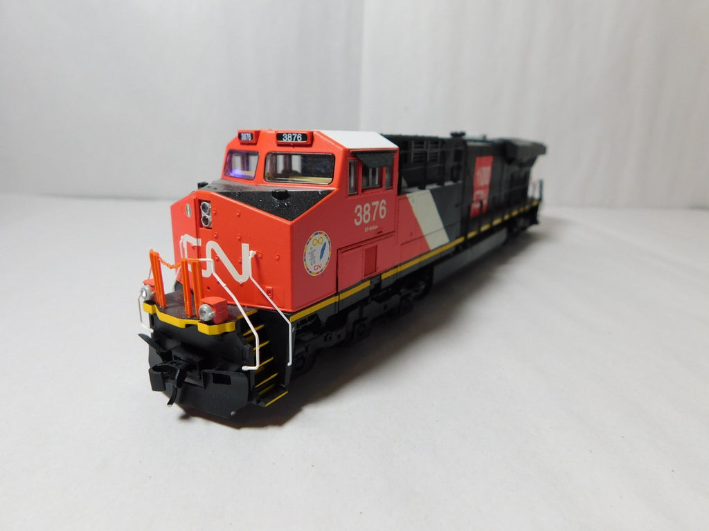 Walthers 910-20200 HO Scale GE ES44AC Evolution Locomotive DCC + Sound, CN #38763
