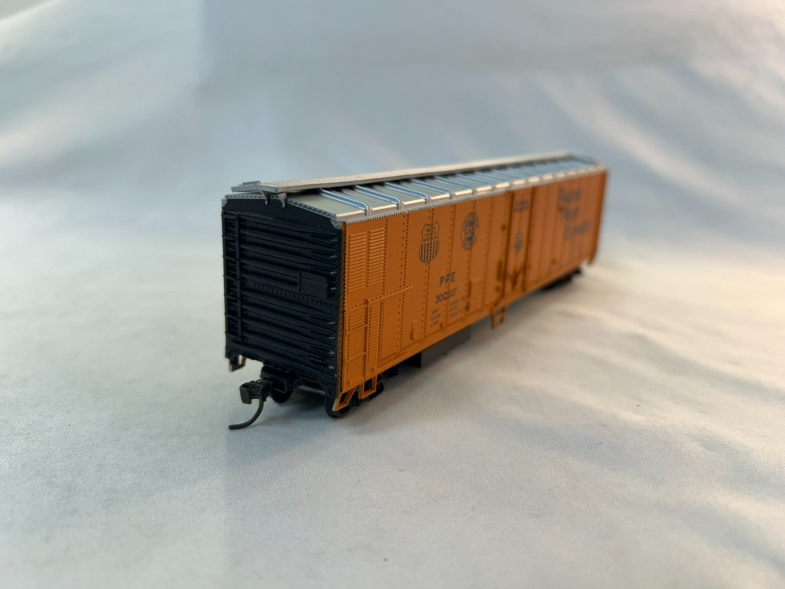 Athearn 1627-B HO Scale 50' Mechanical Reefer, Pacific Fruit Express #3002073
