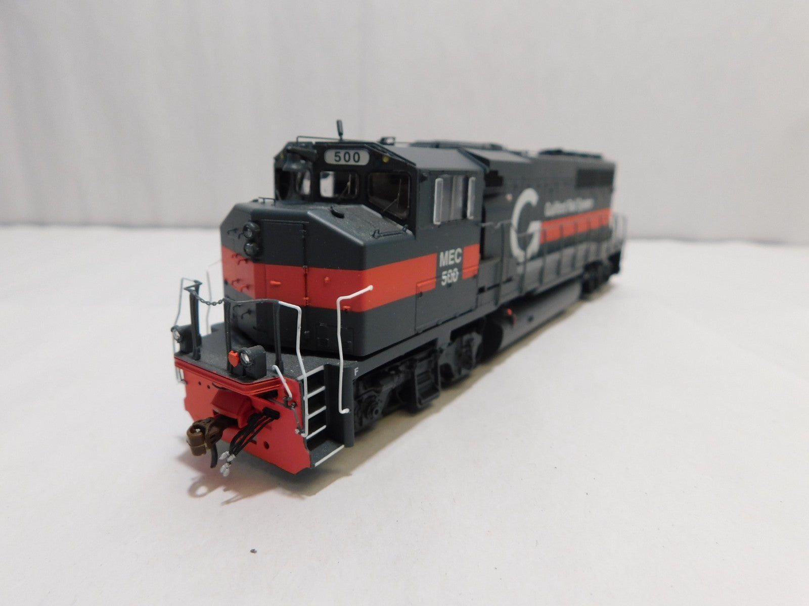 Athearn G40888 HO Scale Diesel Locomotive, DCC+Sound, Guilford Rail System #5003