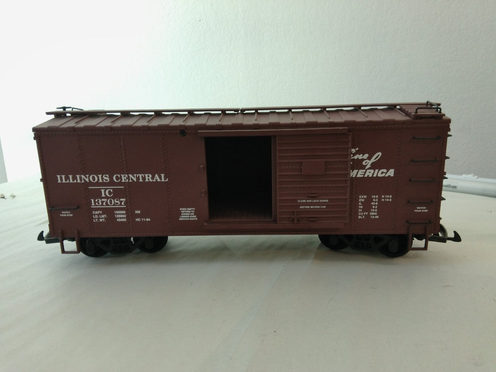 USA Trains R19087A G Scale Steel Box Car Illinois Central #1970871