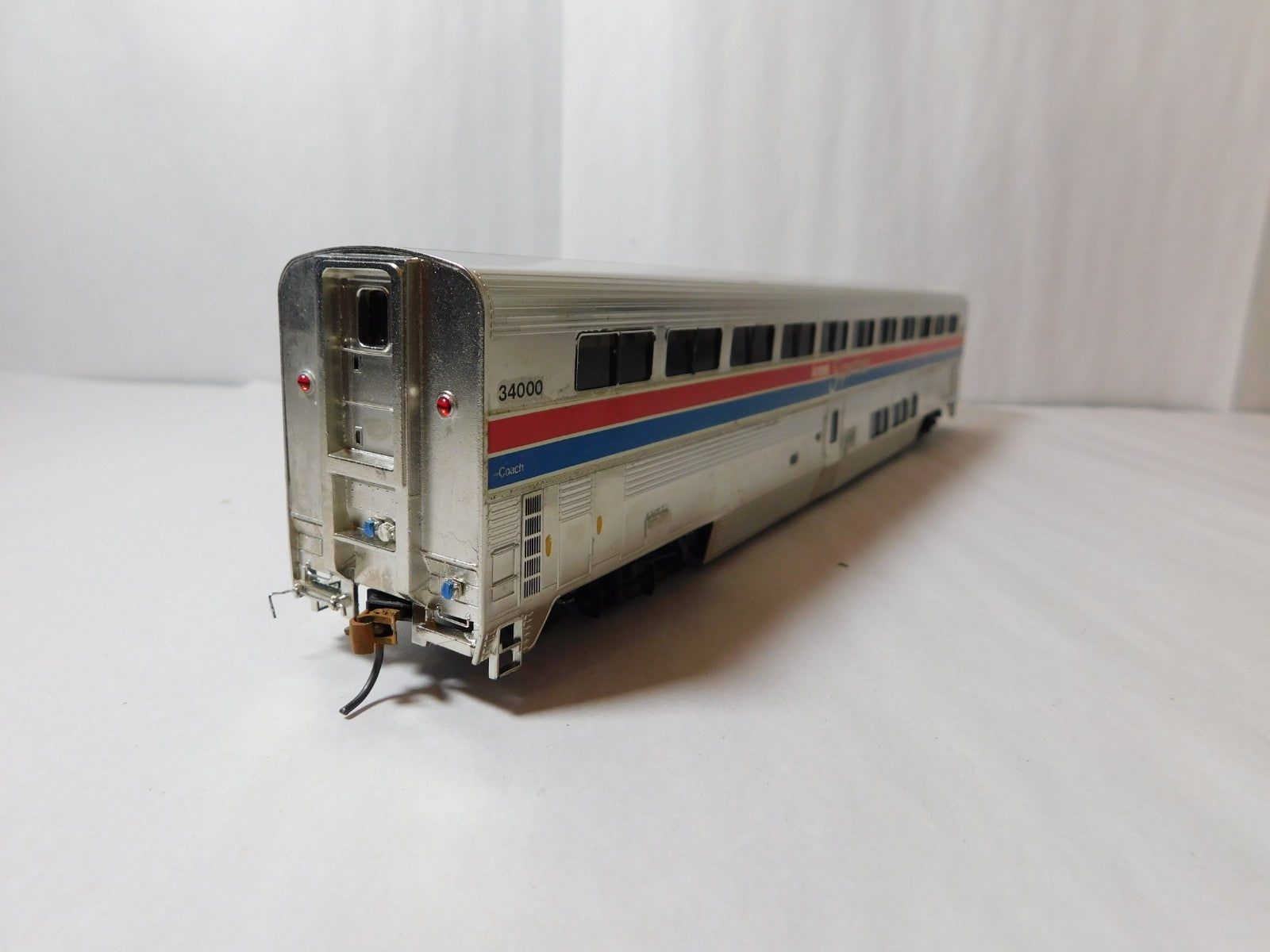 PFM Samhongsa PH II C HO Scale Amtrak Superliner, Coach #34000 BRASS3