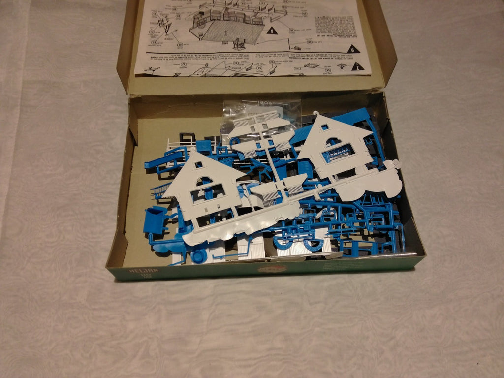 Heljan 152 HO Scale RailRoad Station Building Kit1
