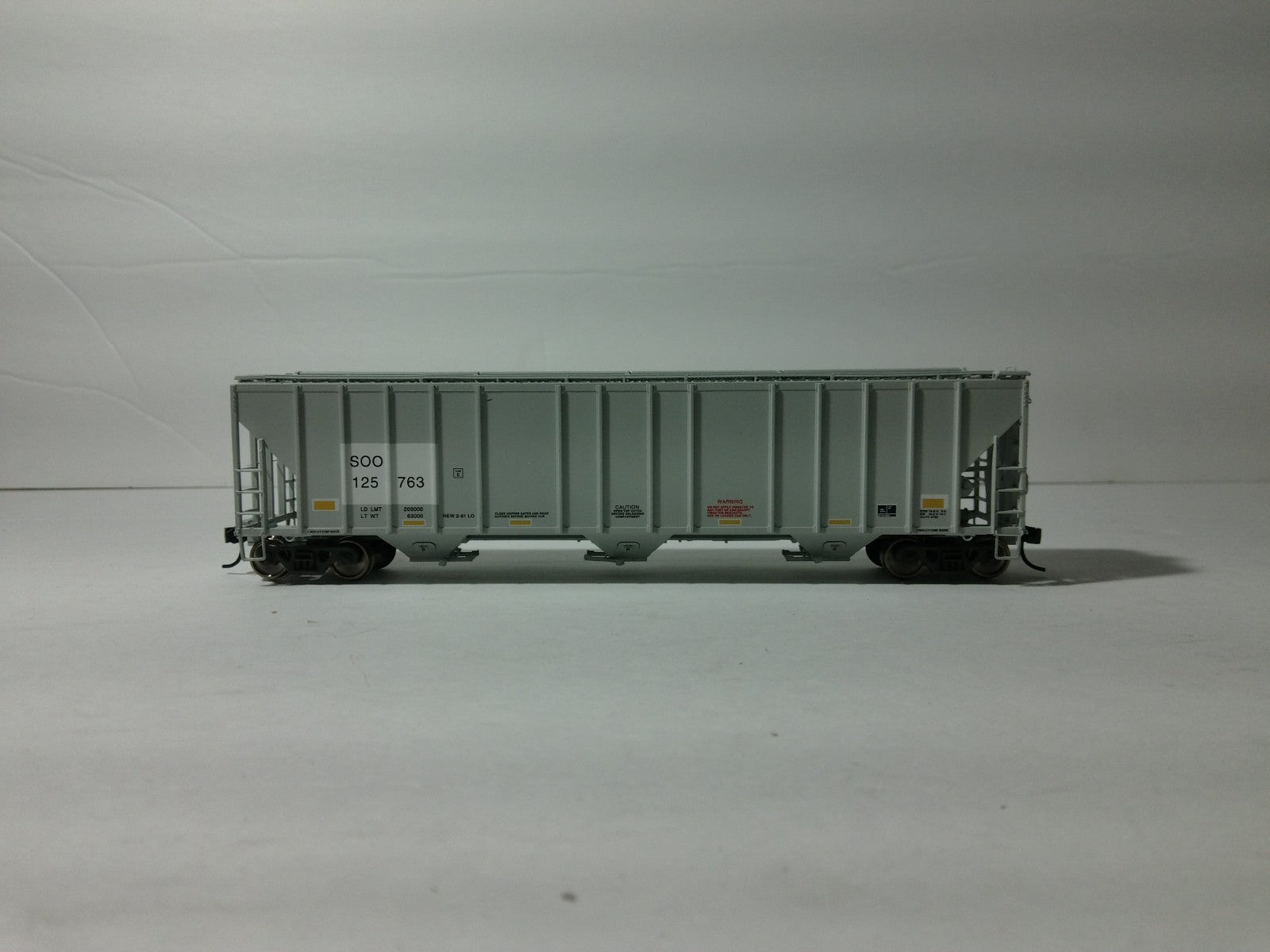 Walthers 932-41206 HO Scale Covered Hopper Soo Line #1257631