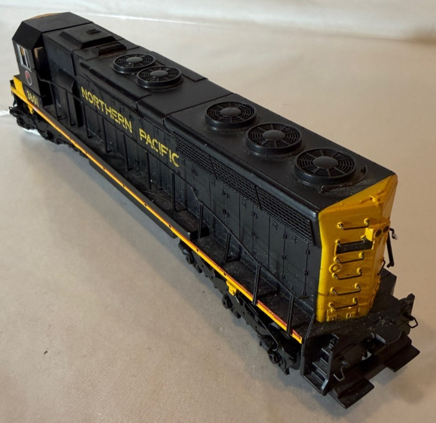 Bachmann Spectrum HO Northern Pacific EMD SD45 Diesel Locomotive #36012