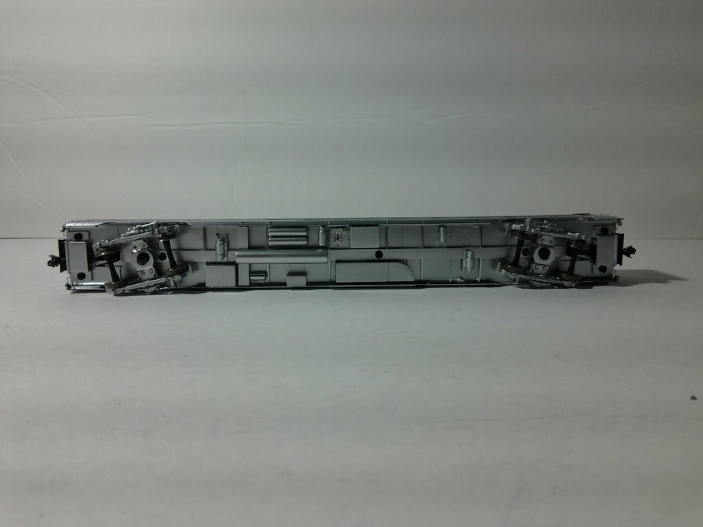 Walthers 920-9606 HO Scale 85' Budd Pine Series 10-6 Sleeper Santa Fe7