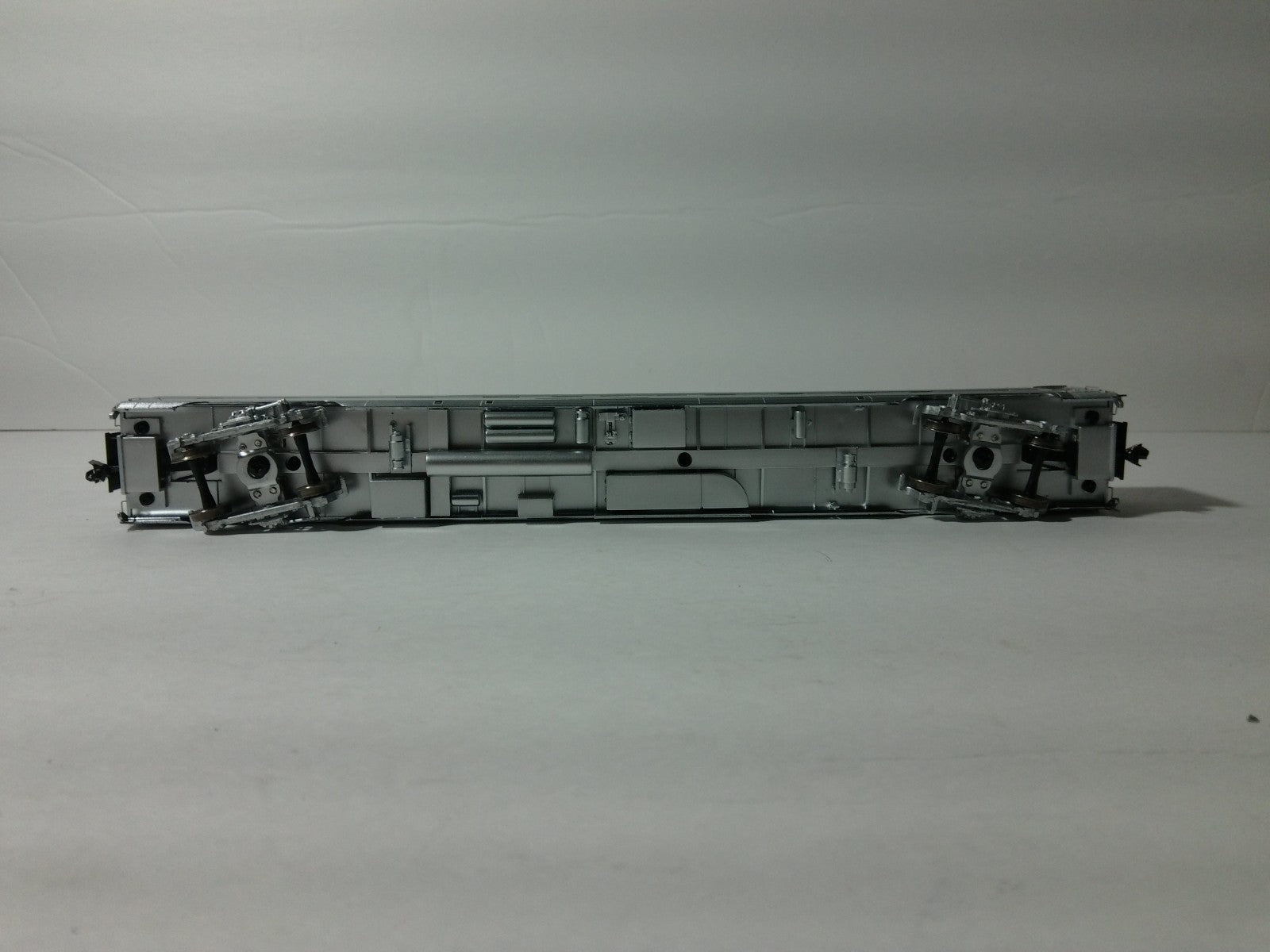 Walthers 920-9606 HO Scale 85' Budd Pine Series 10-6 Sleeper Santa Fe7