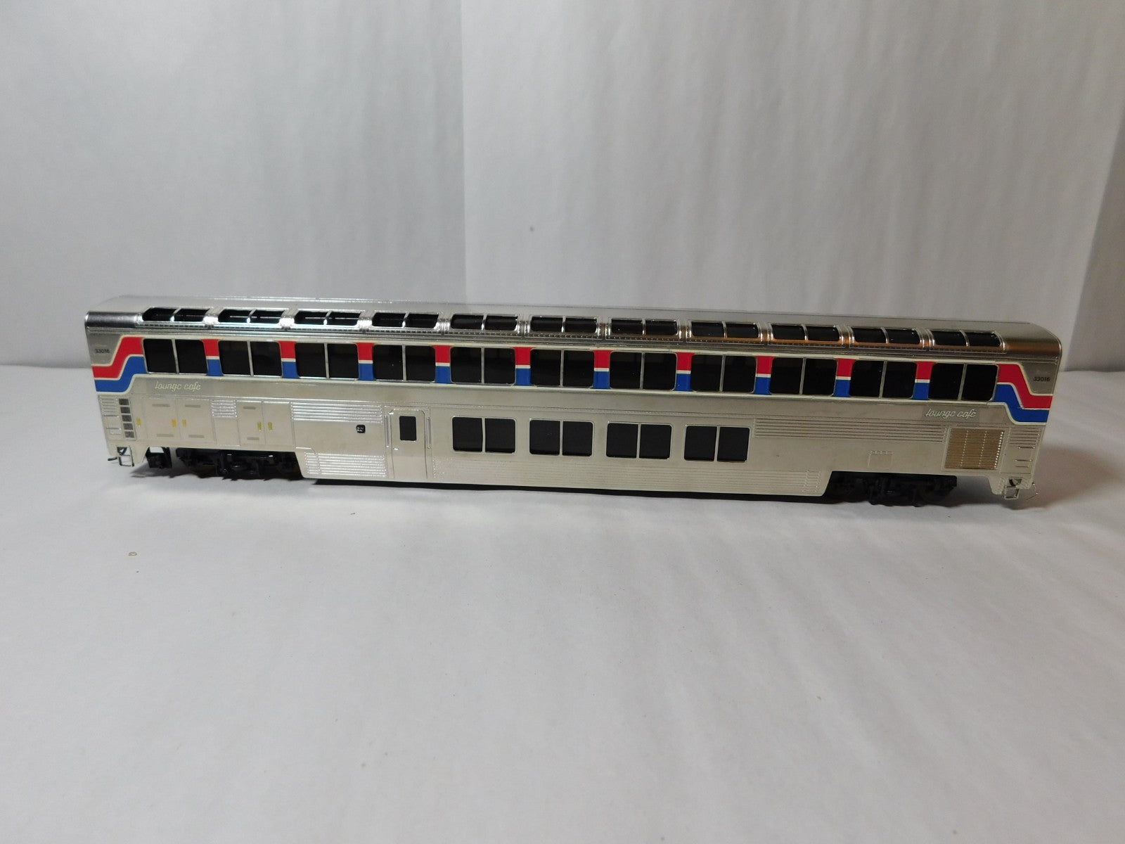 PFM Samhongsa HO Scale Amtrak Superliner, Lounge Cafe #33016 BRASS0