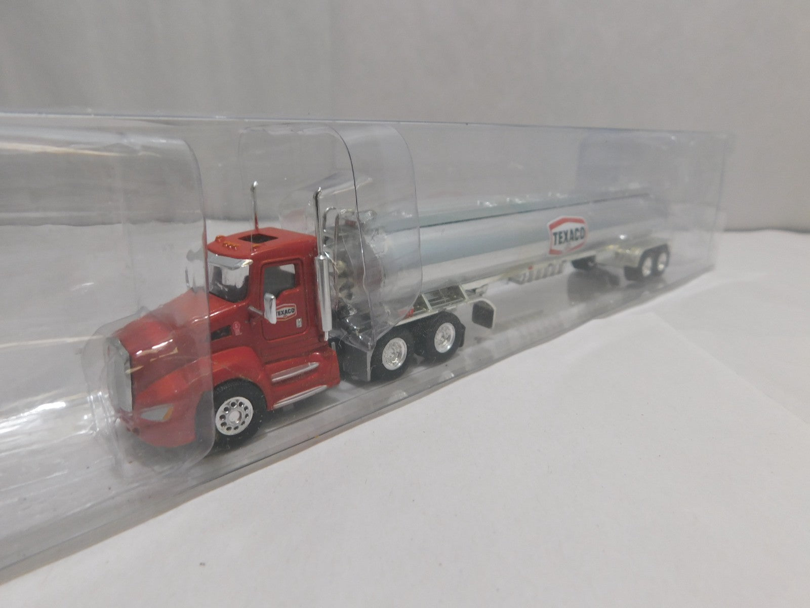 Tonkin Replicas SP139 HO Scale Kenworth T660 Truck w/ Heil Tanker, Texaco3
