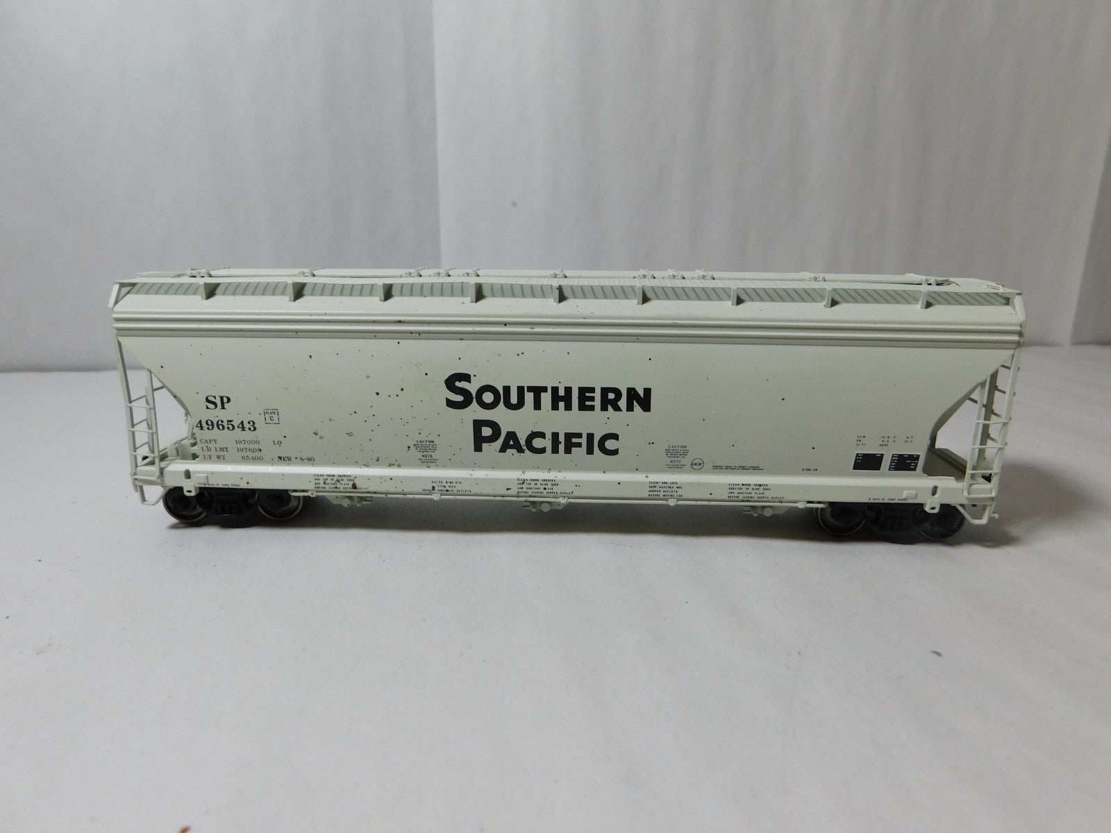 Atlas 20-006-951 HO Scale ACF 4650 Centerflow Hopper, Southern Pacific #4965430