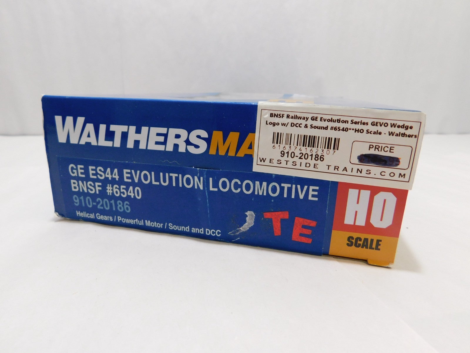 Walthers 910-20186 HO Scale GE ES44 Evolution Locomotive, DCC+Sound, BNSF #65402