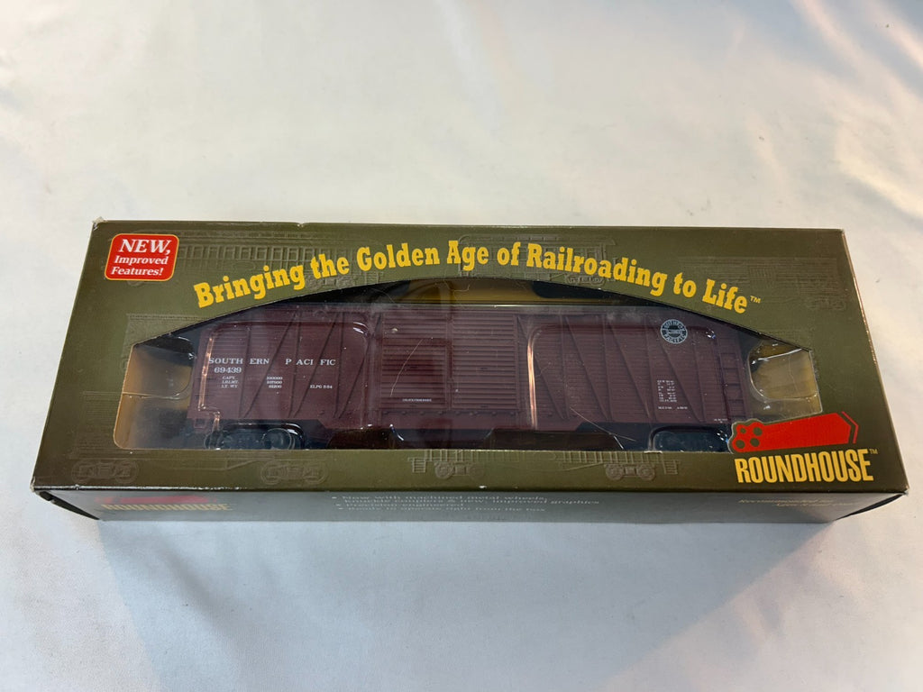 Roundhouse 84421 HO Scale 50' Single Sheath Auto Boxcar, Southern Pacific #694391
