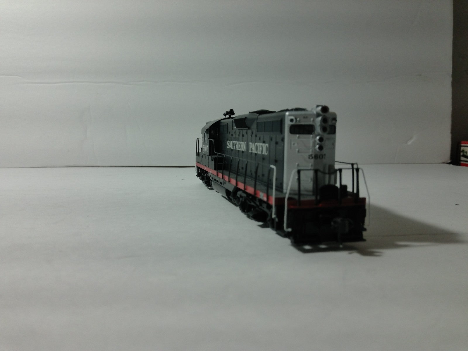 Walthers 920-42721 HO Scale EMD GP9 PH II Locomotive DCC+Sound SP #56076