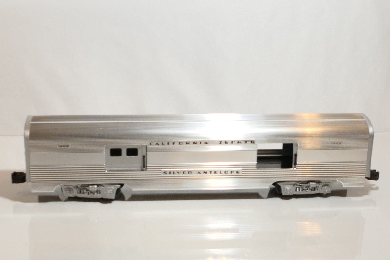 Lionel 19122 - O Scale California Zephyr Baggage Denver & Rio Grande Western3