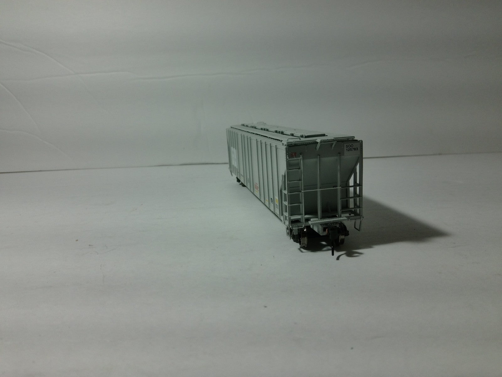 Walthers 932-41206 HO Scale Covered Hopper Soo Line #1257636