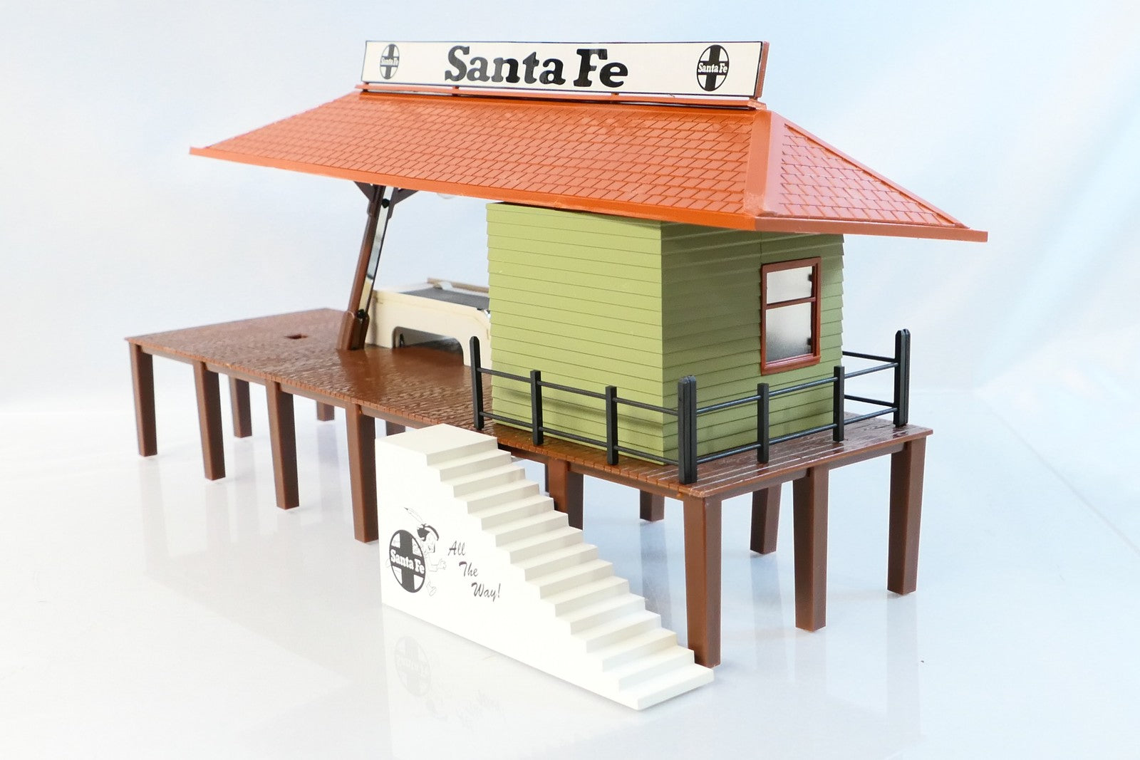 K-Line 22328 - O Scale SANTA FE OPERATING FREIGHT TRANSFER PLATFORM Structure2