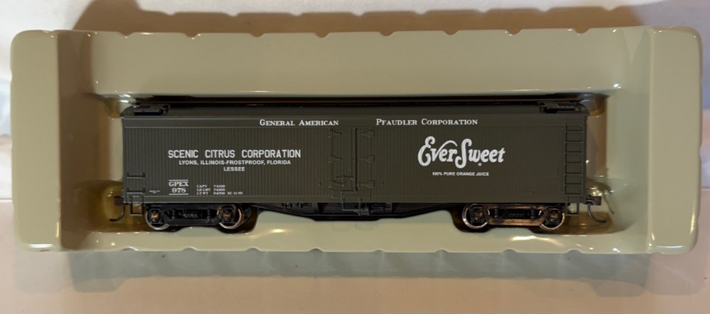 Athearn HO 50' Ever Sweet Express Reefer Box Car #925921