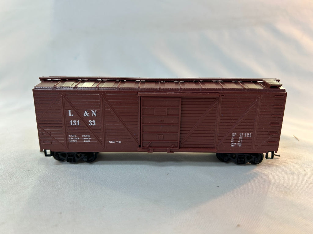 Roundhouse Products 1098 HO Scale 40' Truss Side Boxcar, L&N #131330