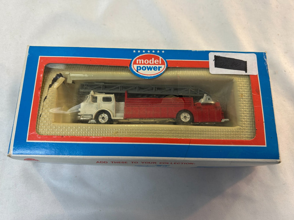Model Power 7767-5 HO Scale Diecast Fire Fighting Truck with Aerial Ladder1