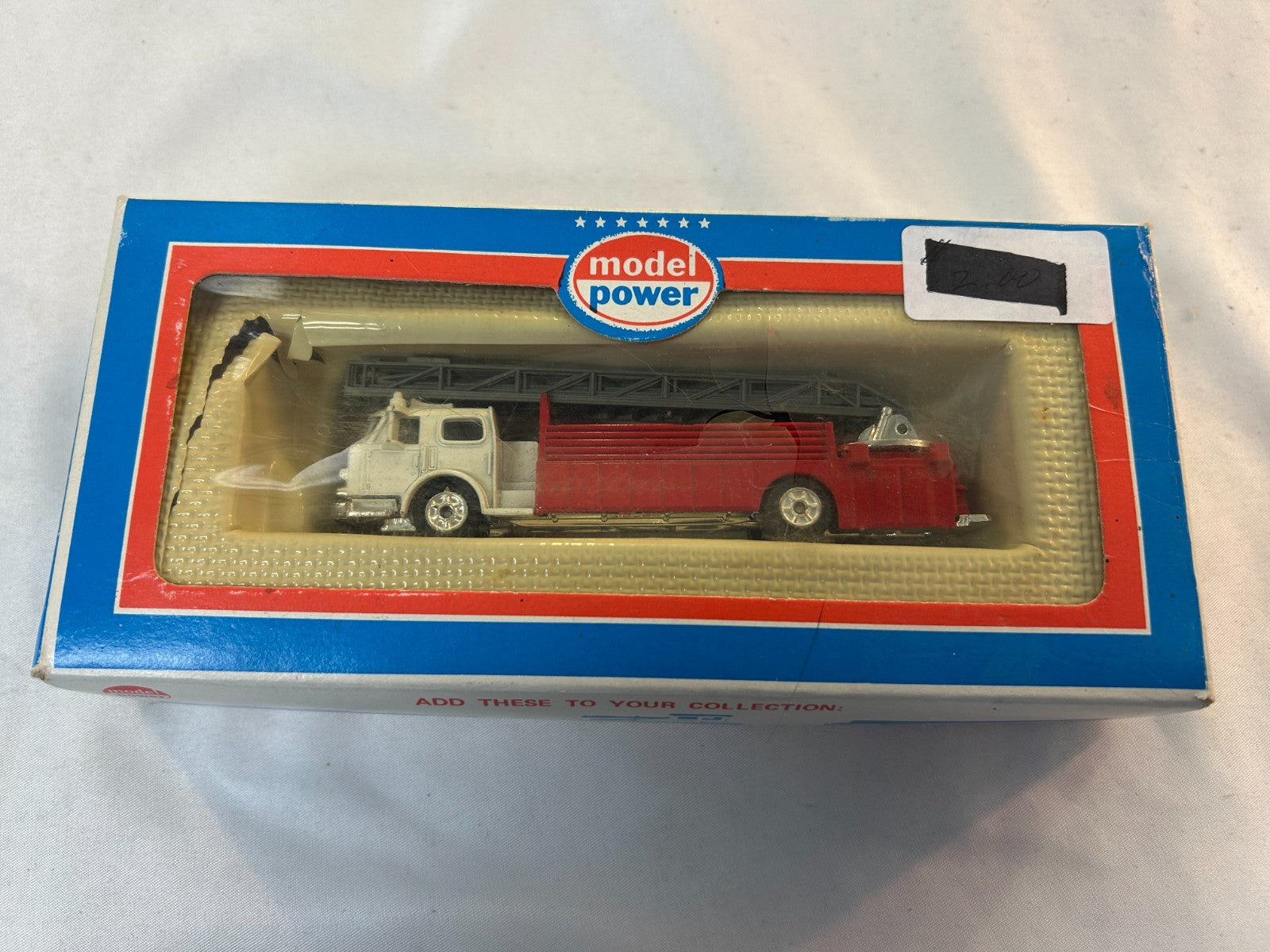 Model Power 7767-5 HO Scale Diecast Fire Fighting Truck with Aerial Ladder1
