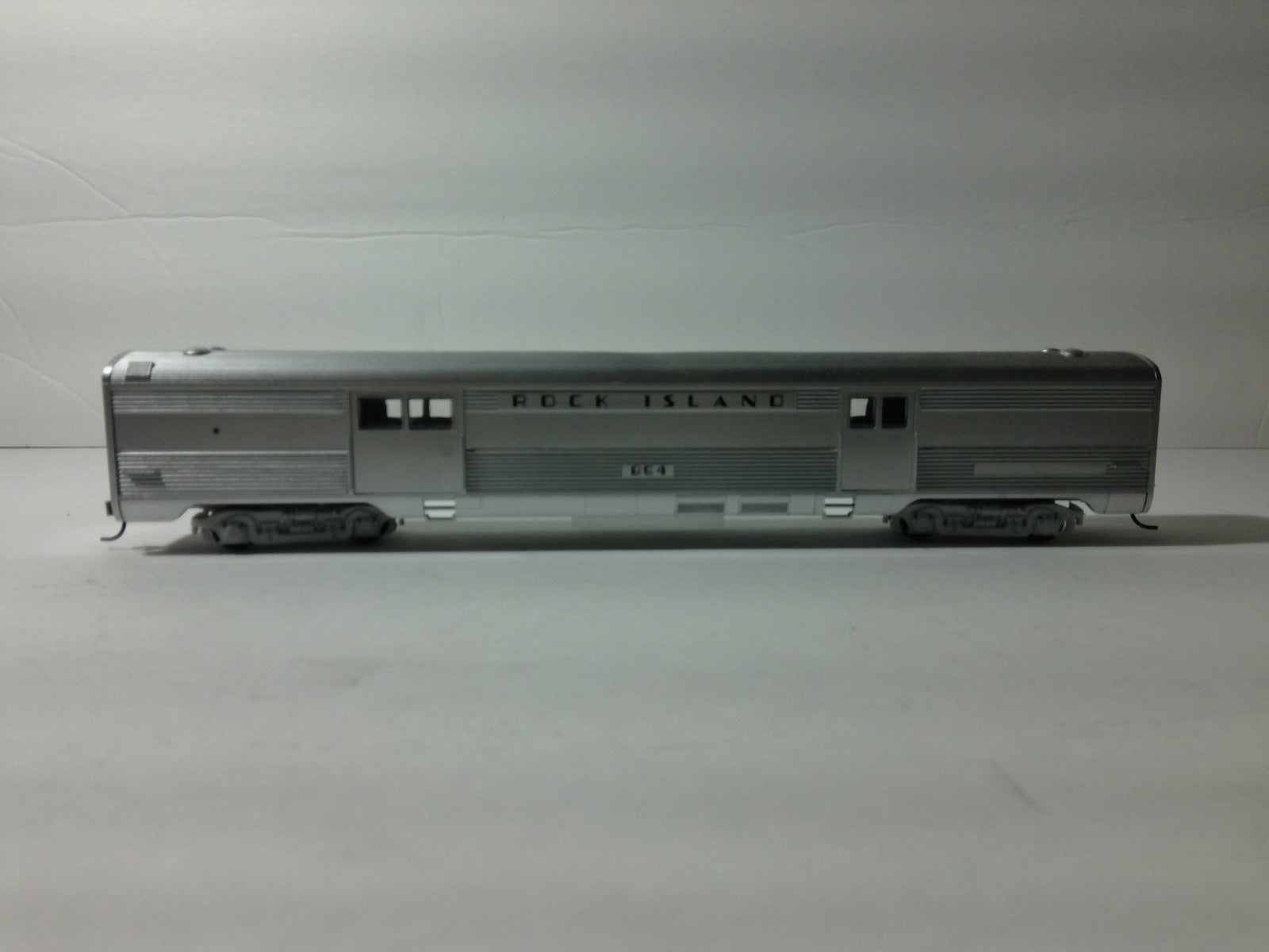 Athearn 7924 HO Scale Rock Island Streamline Passenger Coach #3010