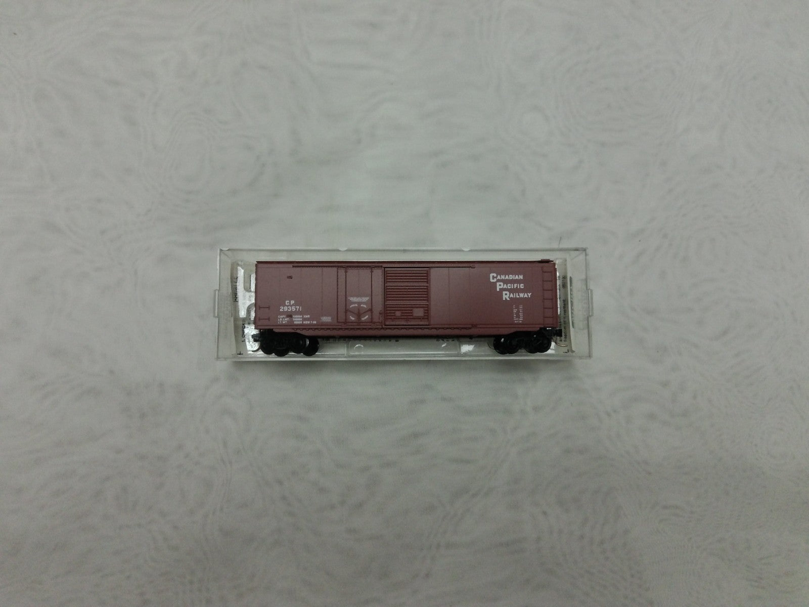 Micro Trains 33090 N Scale Box Car Canadian Pacific Railway1