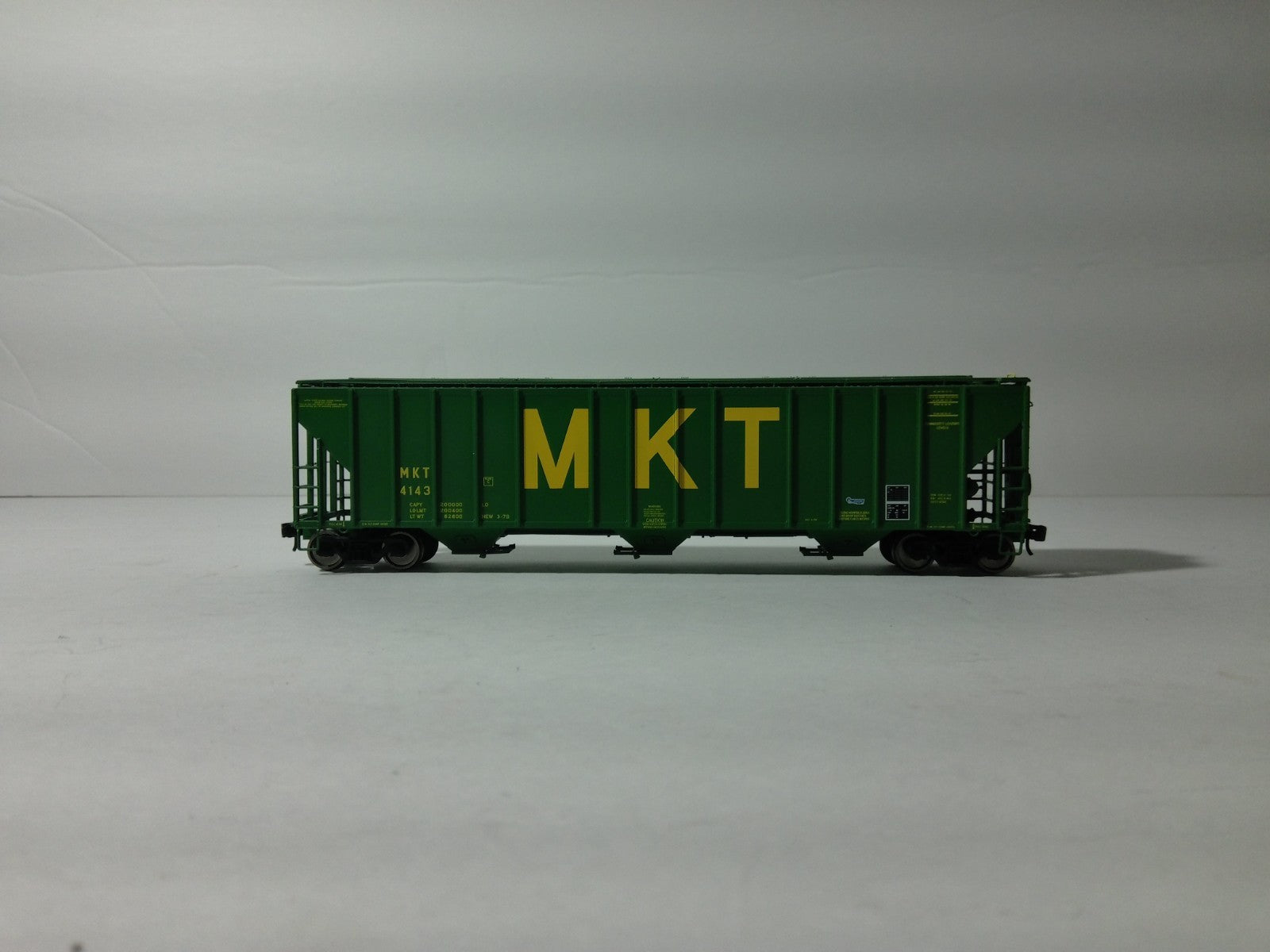 Walthers 920-106162 HO Scale 55' Evans 4780 CUFT 3-Bay Covered Hopper MKT #41431