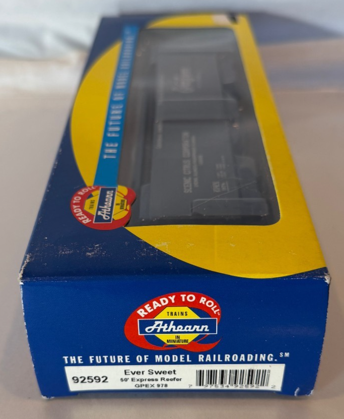 Athearn HO 50' Ever Sweet Express Reefer Box Car #925925
