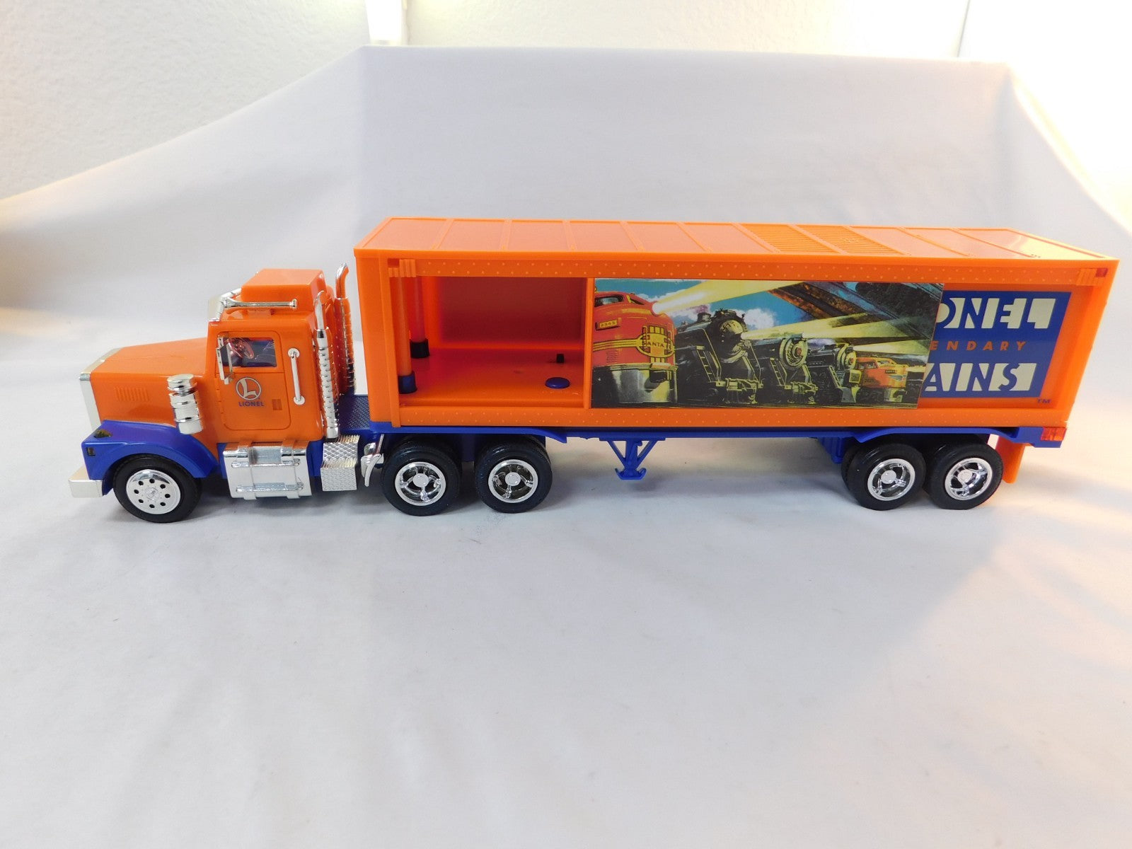 Lionel TMT-18011 O Gauge Box Trailer Toy Truck, Operating Lights/Sounds/Coinbank4