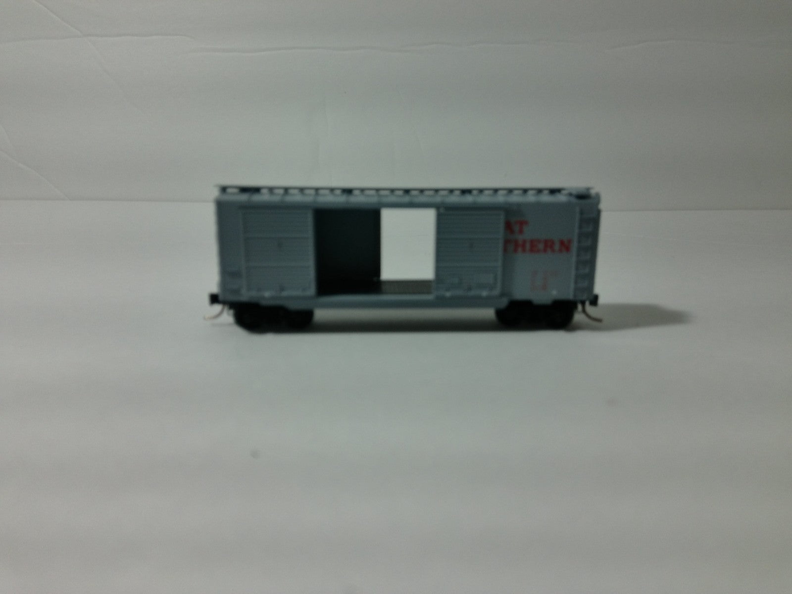Micro Trains 23180 N Scale Boxcar Great Nothern #33451