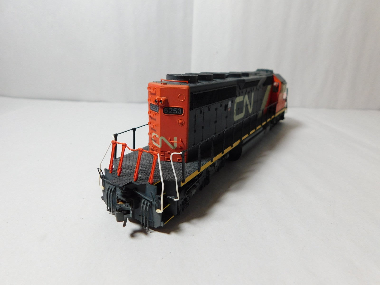 Kato 37-6603 HO Scale EMD SD40-2 Mid Locomotive, DCC+Sound, CN #62534