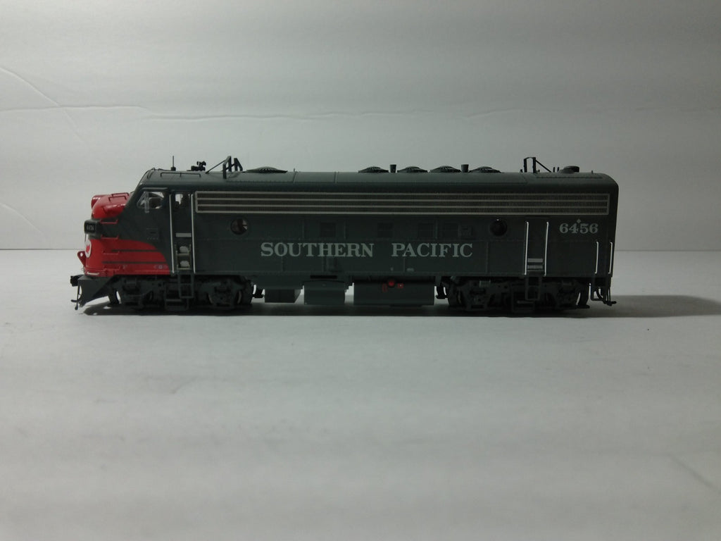 Walthers 920-42530 HO Scale EMD FP7 Locomotive, DCC&Sound SP #64560