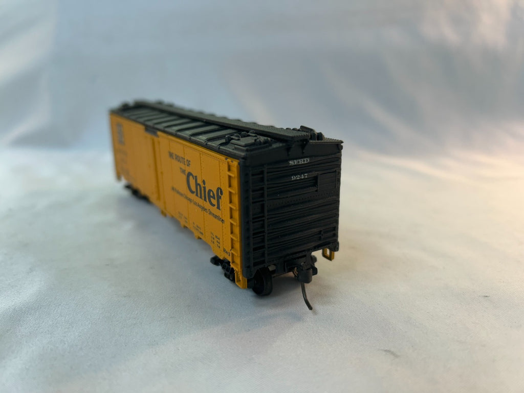 Athearn 1605 HO Scale ATSF-Chief Refrigerator Car Kit, SFRD #94272