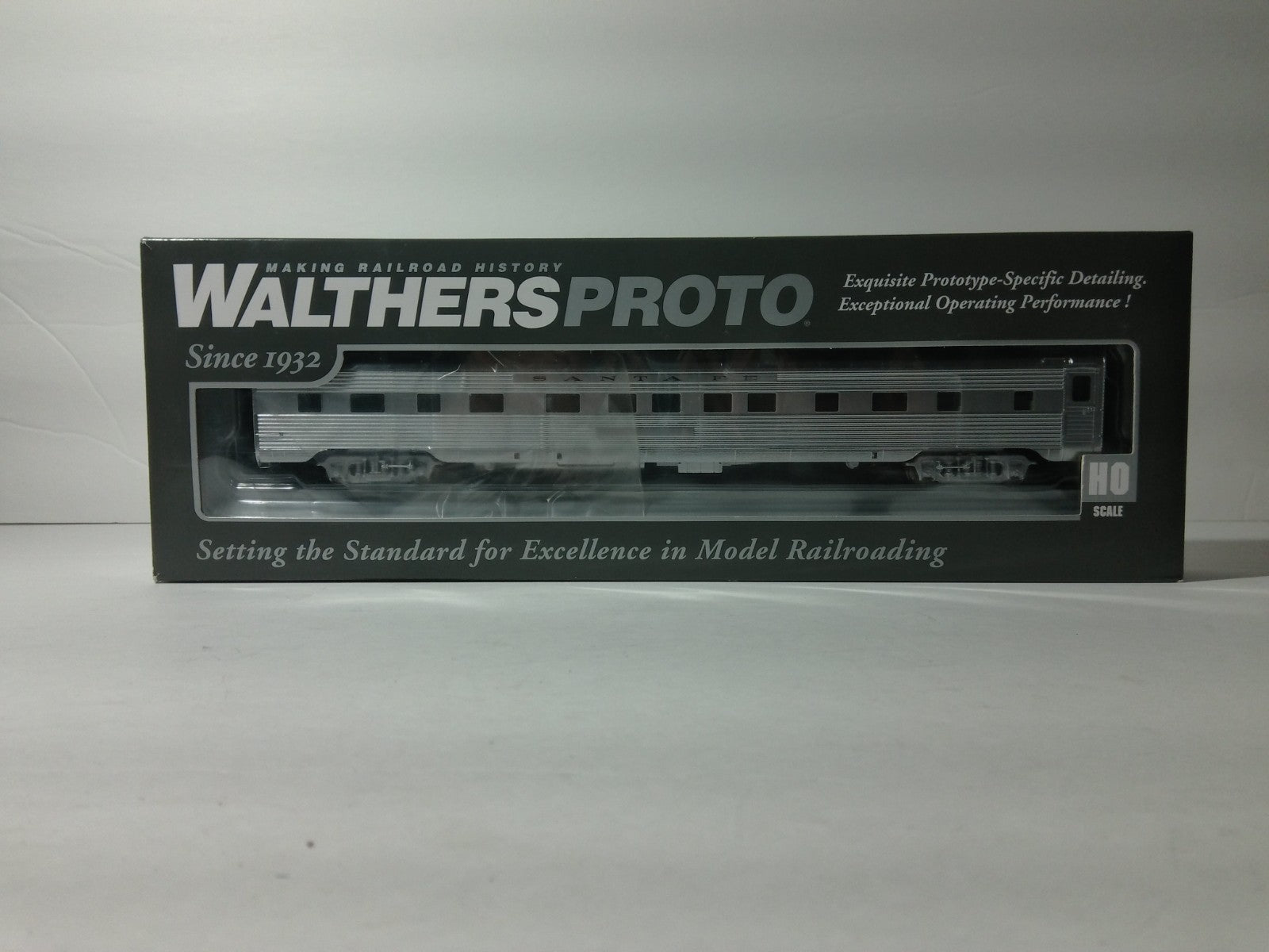Walthers 920-9606 HO Scale 85' Budd Pine Series 10-6 Sleeper Santa Fe2