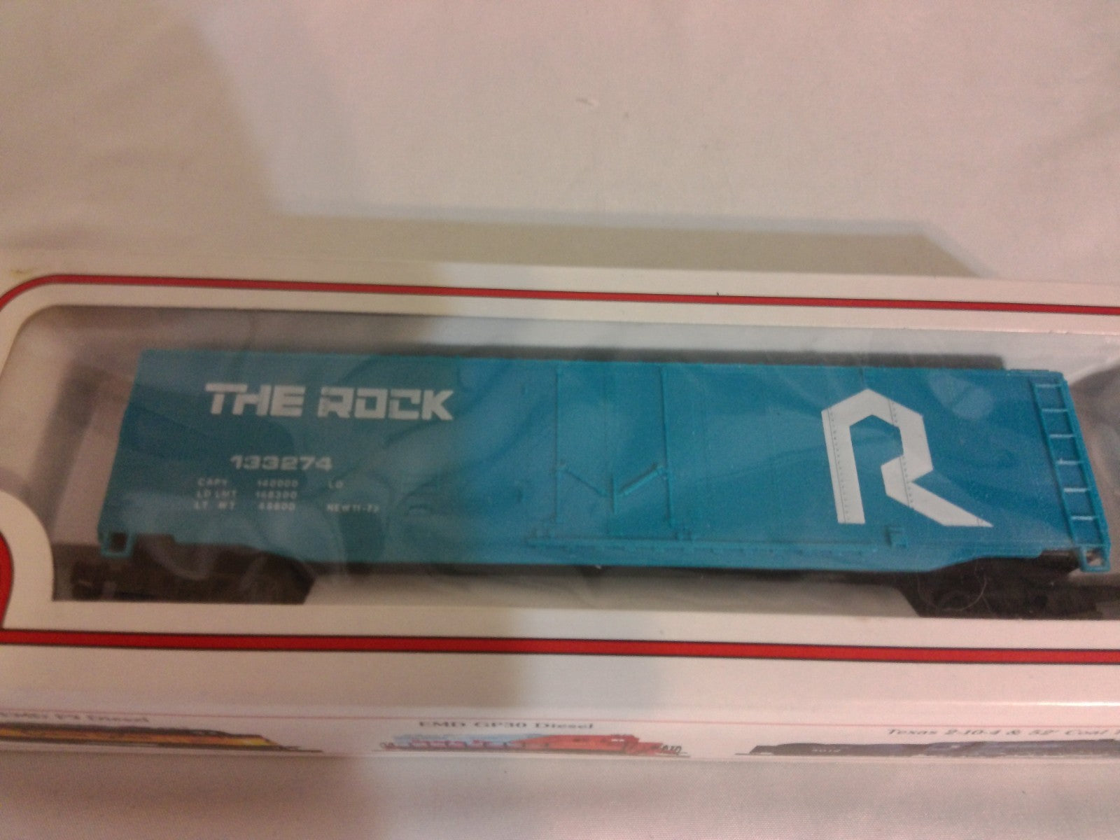 Bachmann HO Scale 50' Plug Door Box Car, The Rock (Rock Island) #1332741
