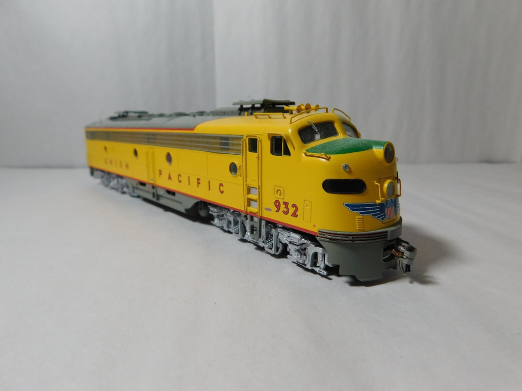 Rapido Trains 28538 HO Scale EMD E8A Diesel Locomotive, DCC + Sound, UP #9324