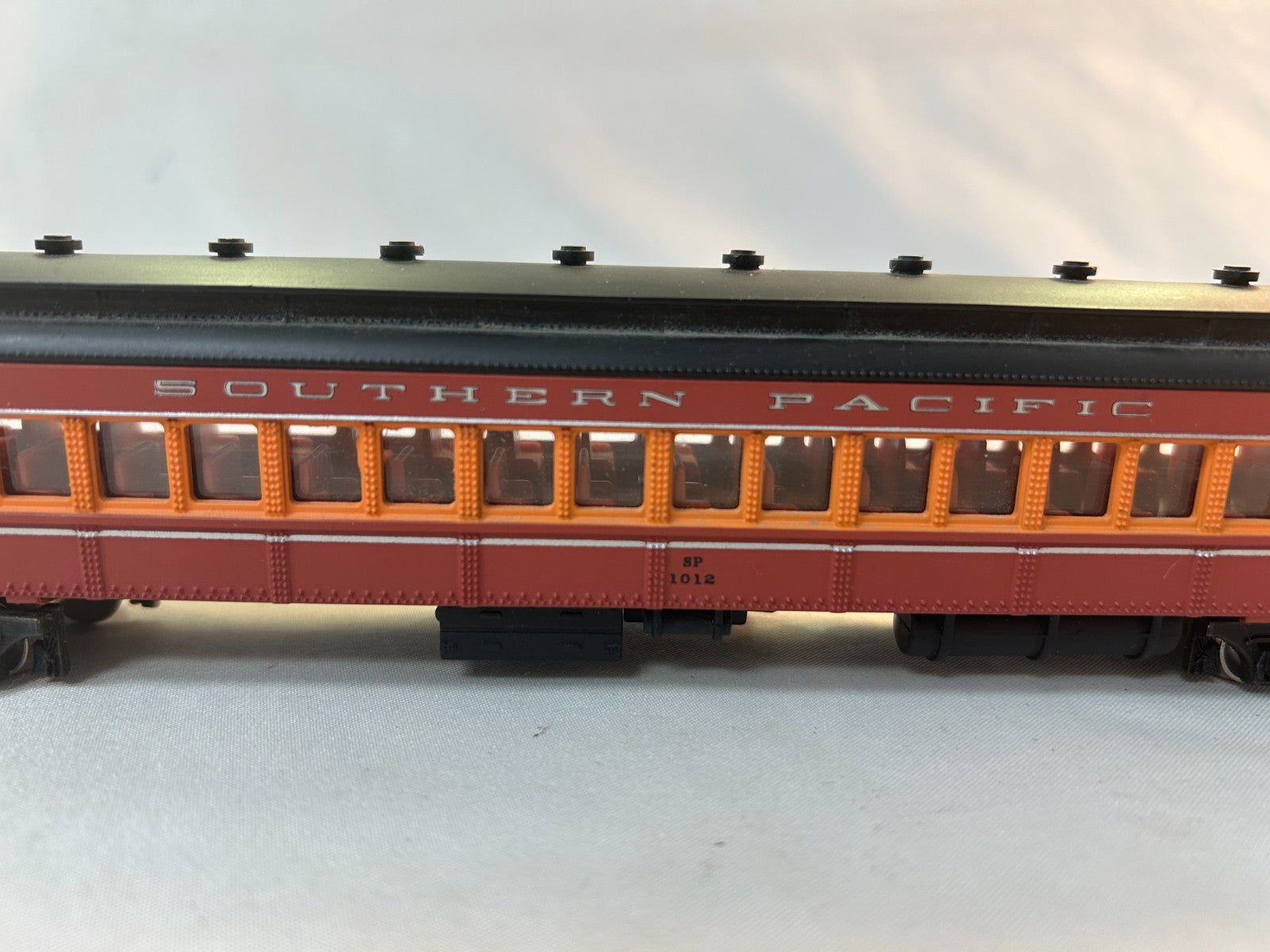 Bachmann Spectrum 89132 HO Scale Heavyweight Passenger Coach, SP Daylight #10121