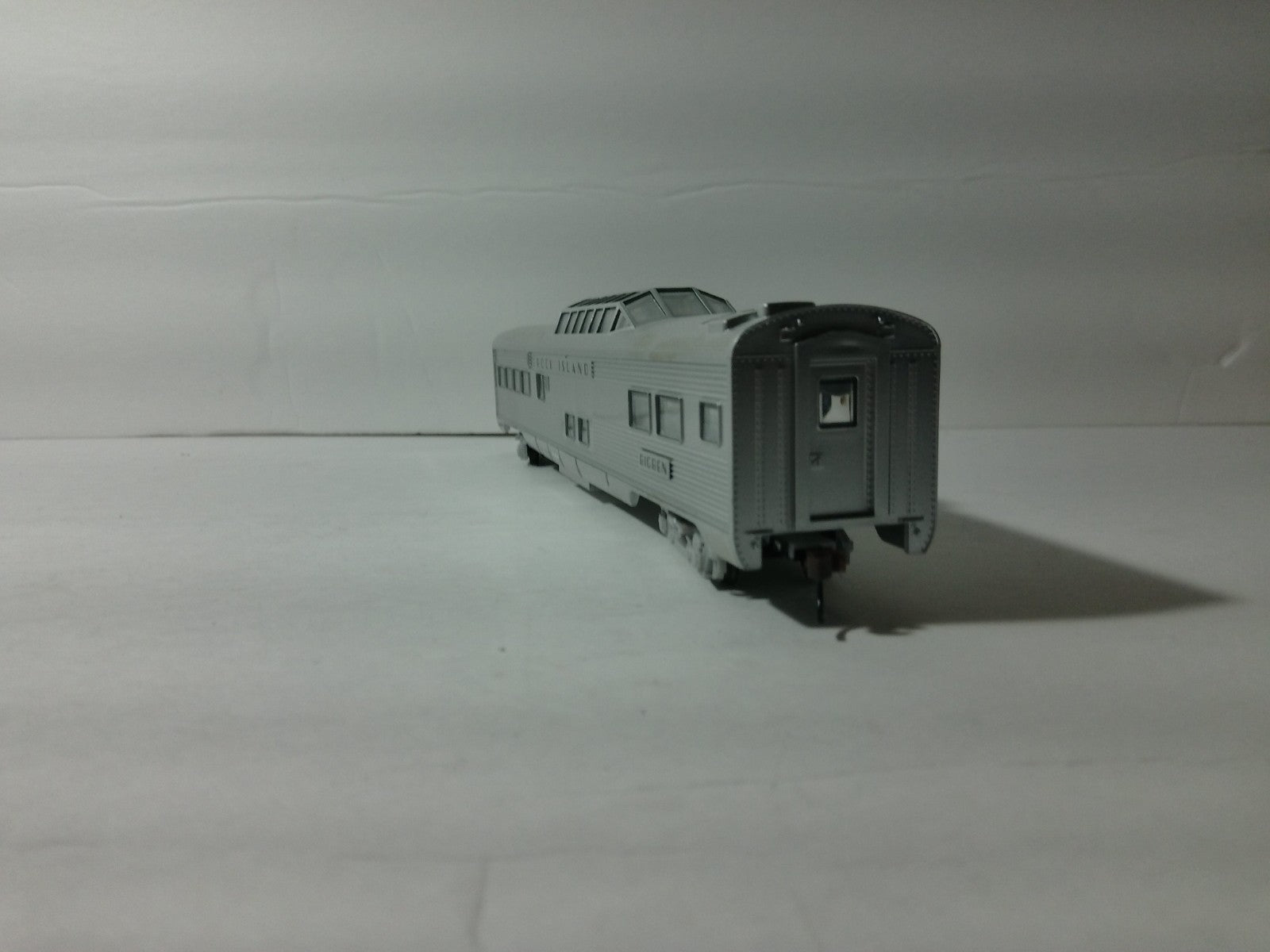 Athearn 7923 HO Scale Rock Island Streamline Passenger Vista Dome5