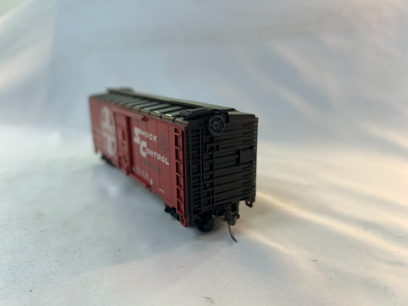 Athearn 1221 HO Scale 40' Box Car Kit, Santa Fe Shock Control #169872