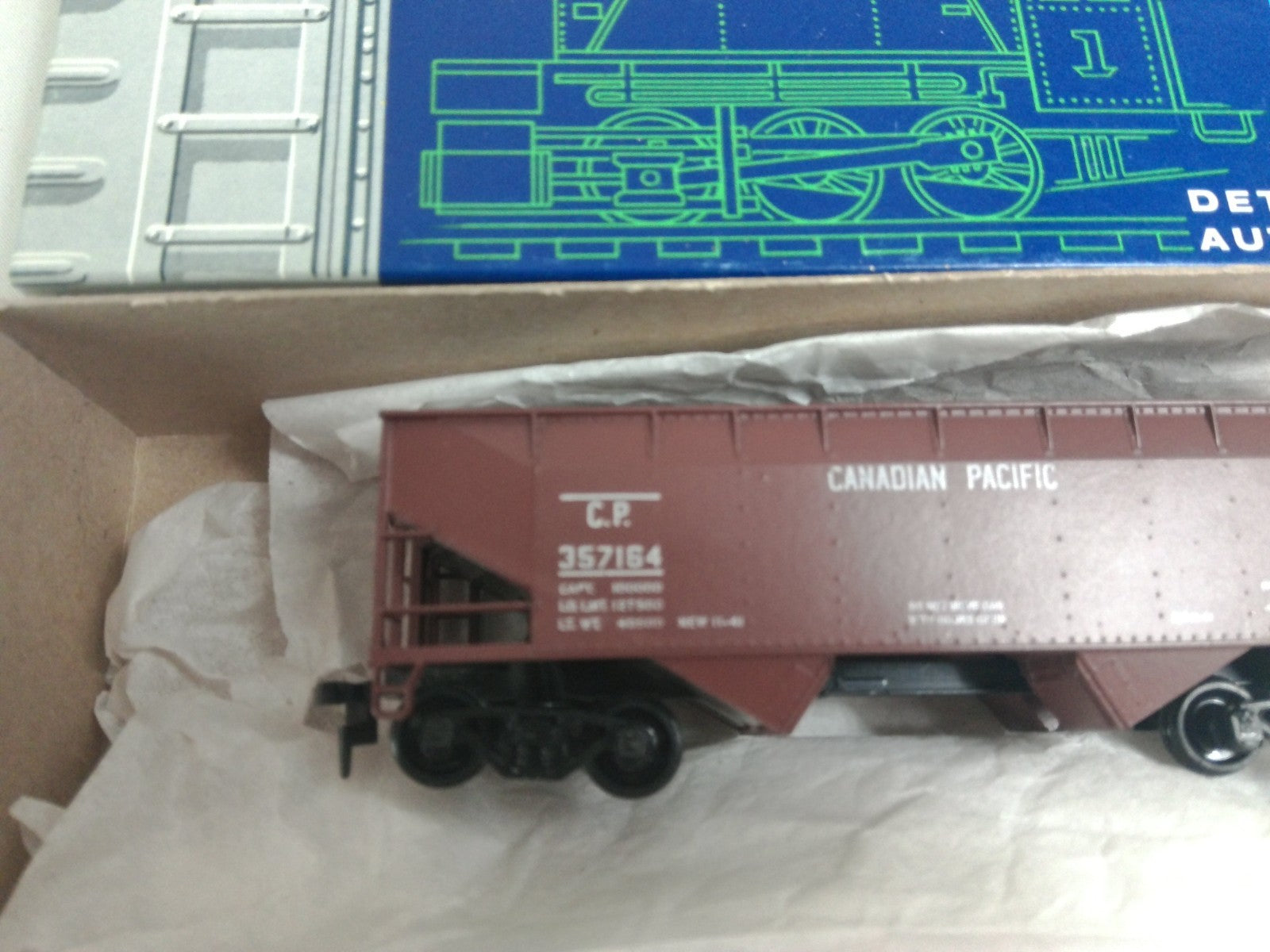 Roundhouse 357164 - HO Scale Gondola Car Canadian Pacific CP3